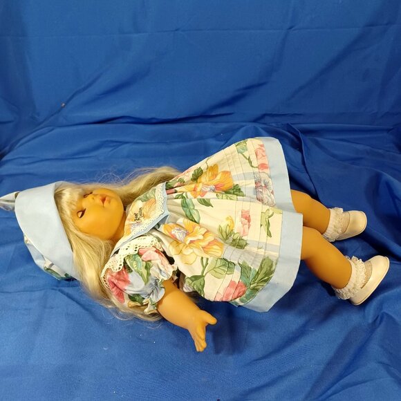 Vintage 1980s Zapf Balica Creation Baby Toddler Doll With Floral Dress/Blue Hat - Picture 13 of 16